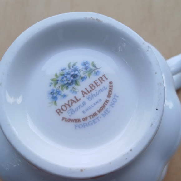 ROYAL ALBERT White China with Blue Floral Accents - Picture 6 of 7